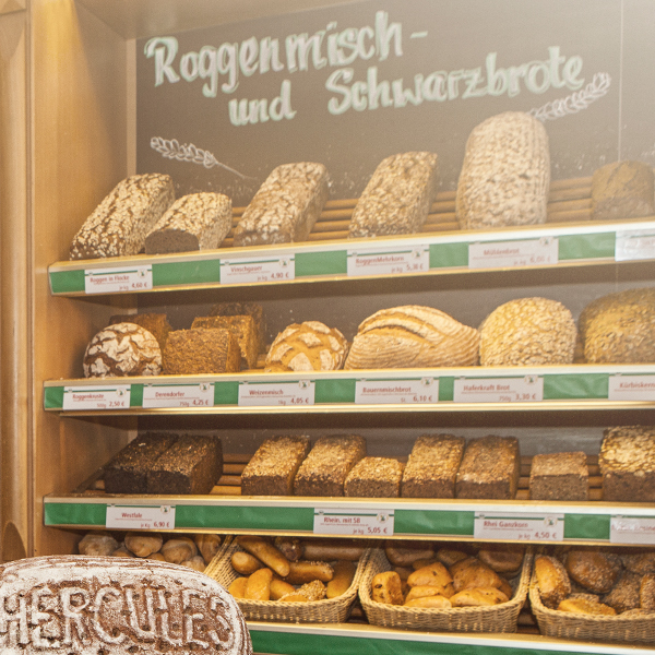 Brotregal in der Hercules Bäckerei